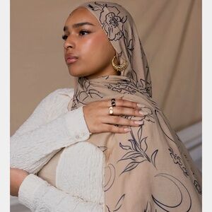 Vela Celestial Floral Sand Size Mini